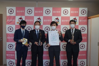 左から森田 憲一さん、市長、内藤 宏和さん、田中 久義さん