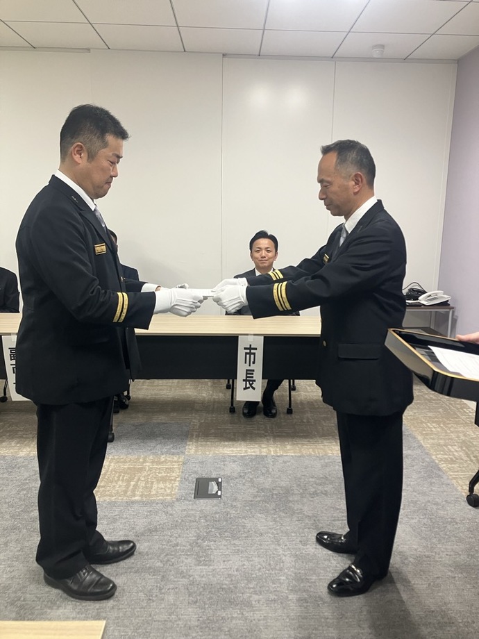 小栁智副団長への辞令交付