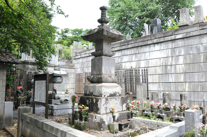 川崎平右衛門及び観音寺中興開山供養塔（観音寺）【市重宝】の画像2