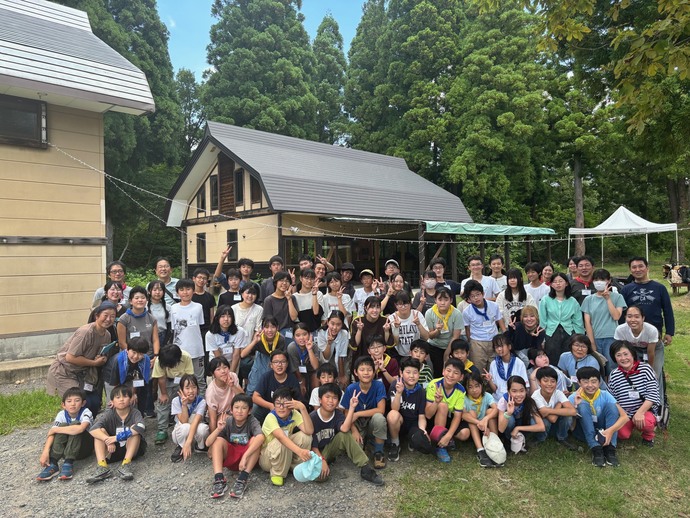 わんぱく学校都立野川公園少年キャンプ場での記念撮影