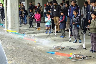 水ロケット大会打ち上げ風景