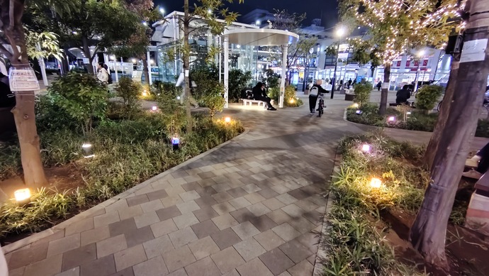 国分寺駅北口駅前広場のダブルライトアップ