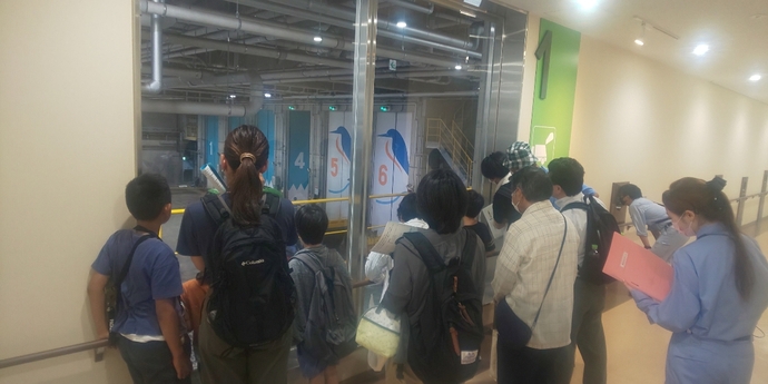 プラットホーム内の見学