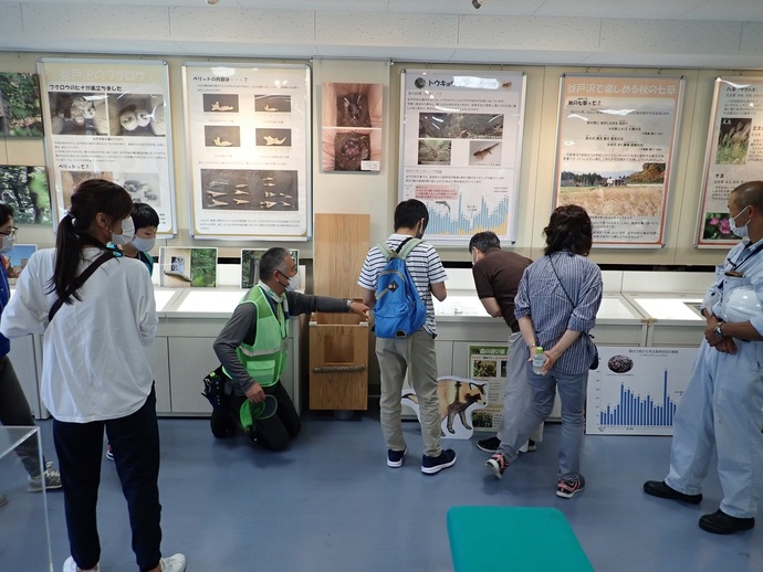 夏休み処分場見学会の見学風景1