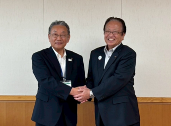 握手の様子