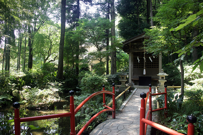 真姿弁財天と真姿の池の写真