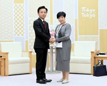 握手の様子