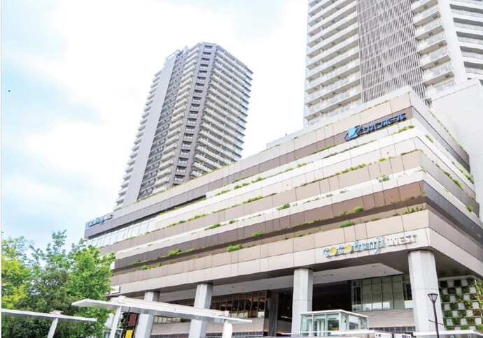 Aホールステージから客席を望む